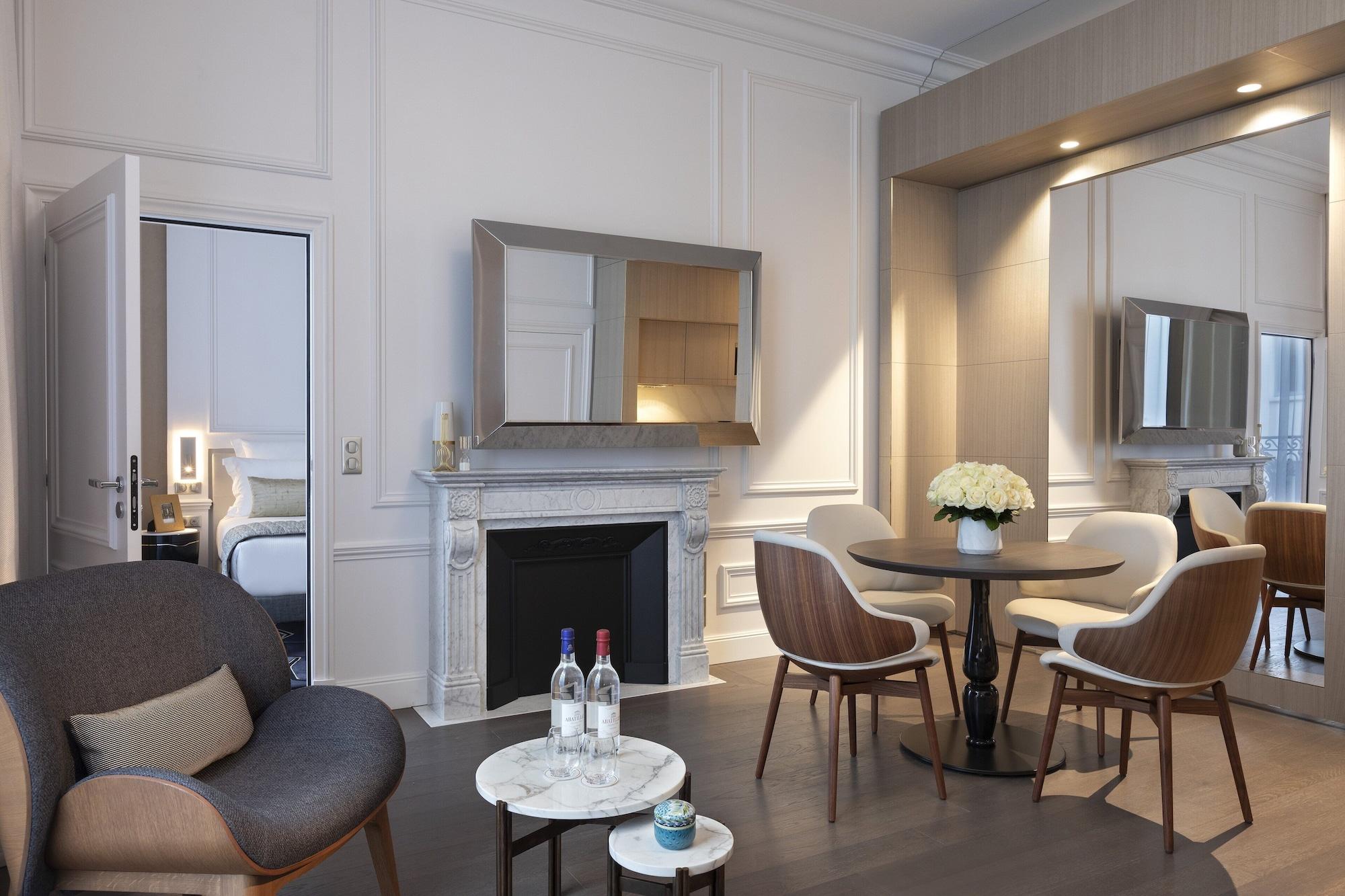 La Clef Champs-Elysees Paris By The Crest Collection Exterior photo The interior of a suite at the hotel