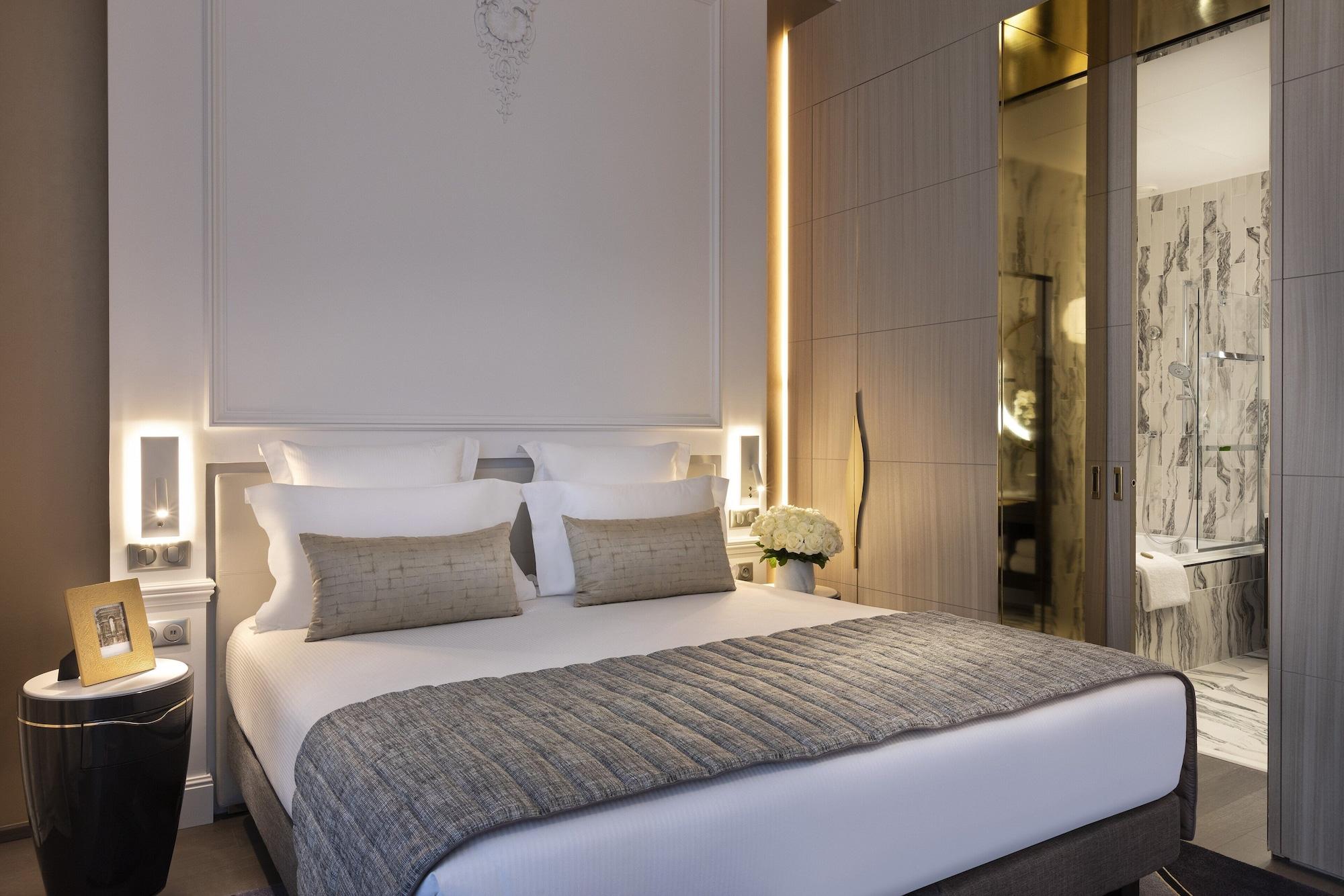 La Clef Champs-Elysees Paris By The Crest Collection Exterior photo A room at the hotel