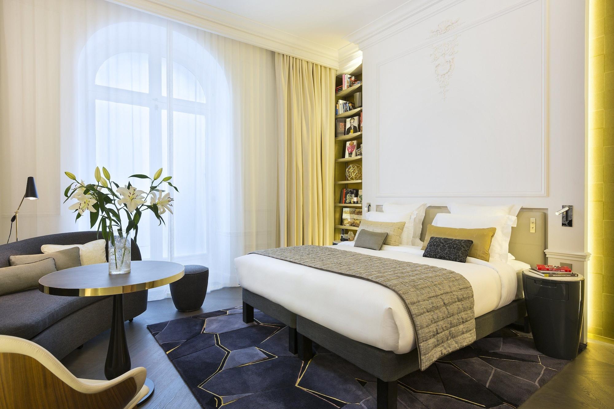 La Clef Champs-Elysees Paris By The Crest Collection Exterior photo A room at the hotel