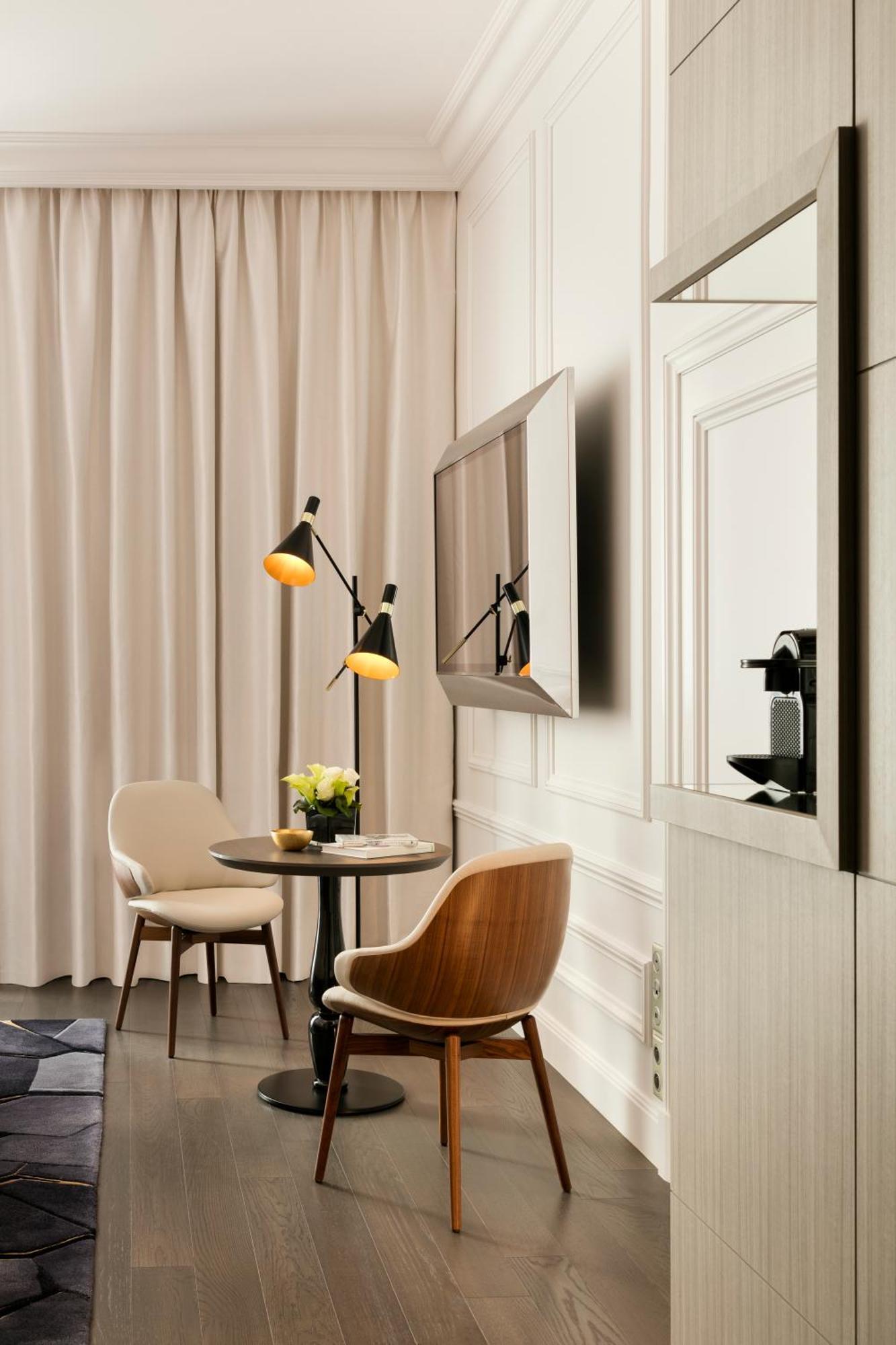 La Clef Champs-Elysees Paris By The Crest Collection Room photo