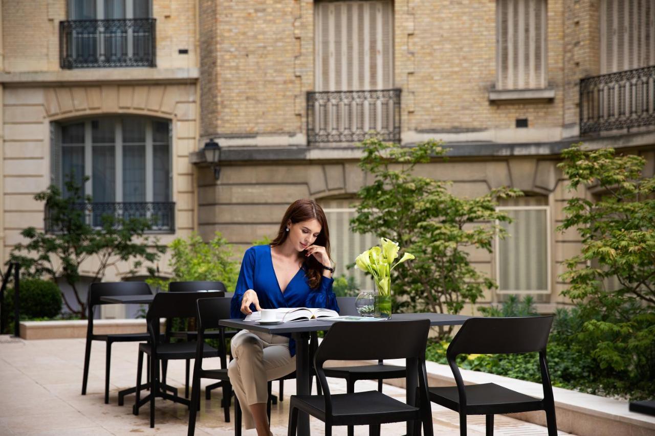 La Clef Champs-Elysees Paris By The Crest Collection Exterior photo A woman working at the French National Archives